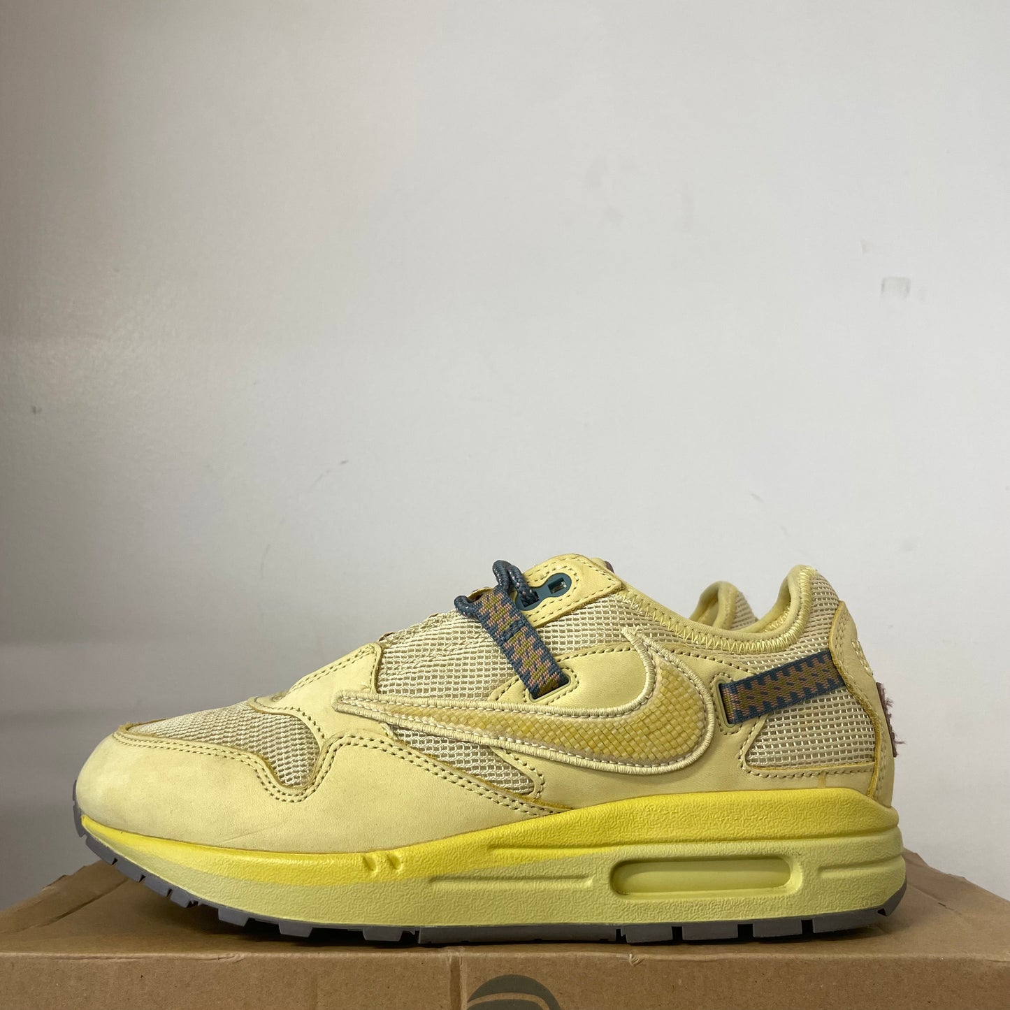 NIKE AIR MAX 1 TRAVIS SCOTT GOLD UK6.5 (USED)