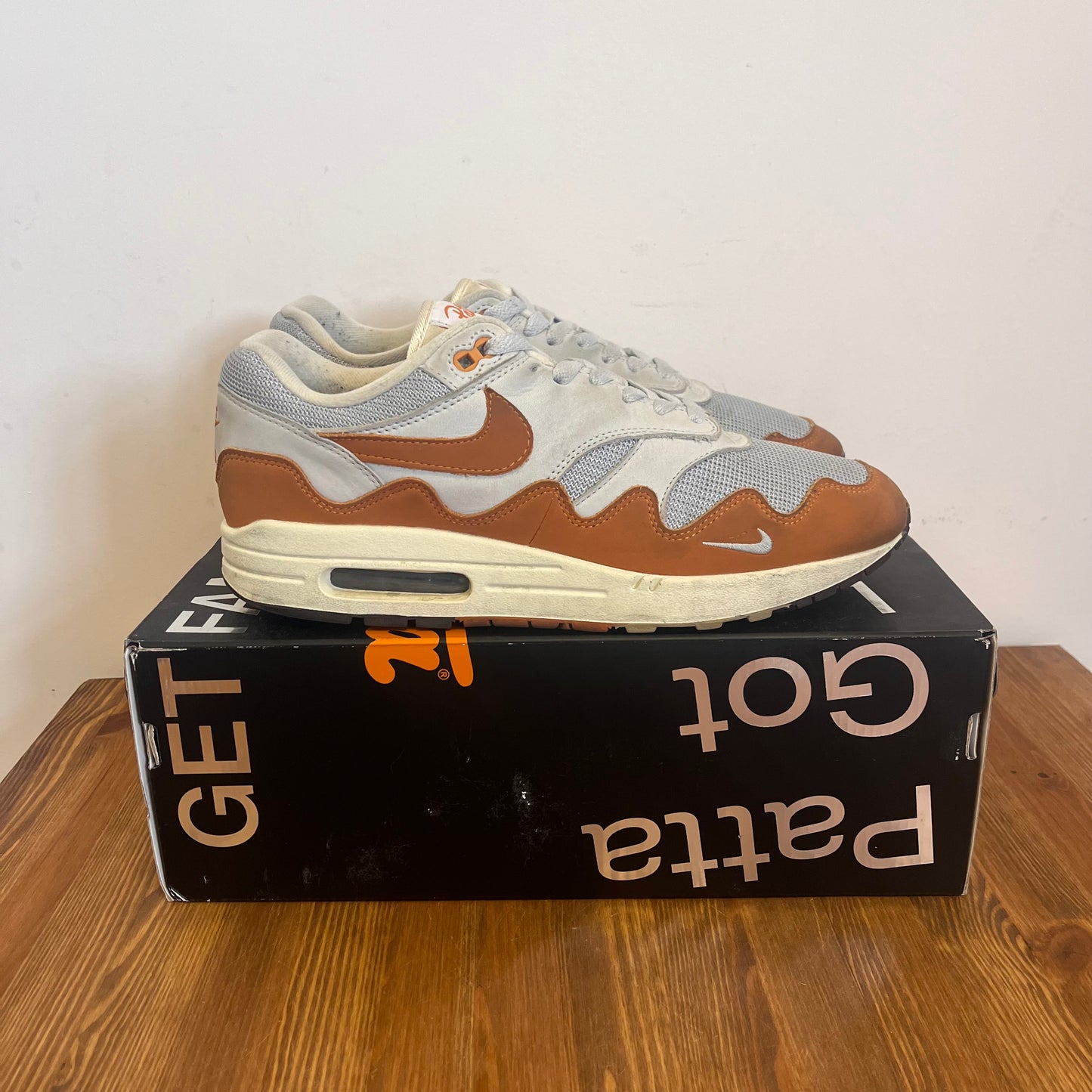 NIKE AIR MAX 1 PATTA MONARCH UK9 (USED)