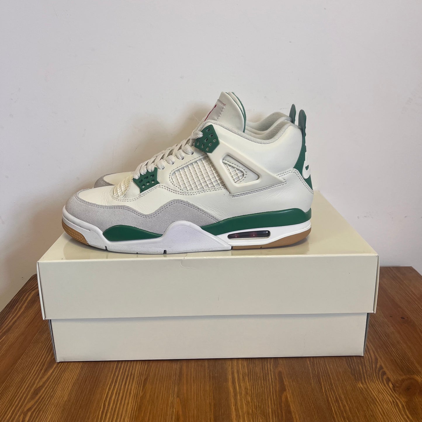 AIR JORDAN 4 SB PINE GREEN UK7.5 (USED)