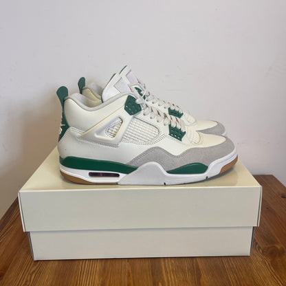 AIR JORDAN 4 SB PINE GREEN UK7.5 (USED)