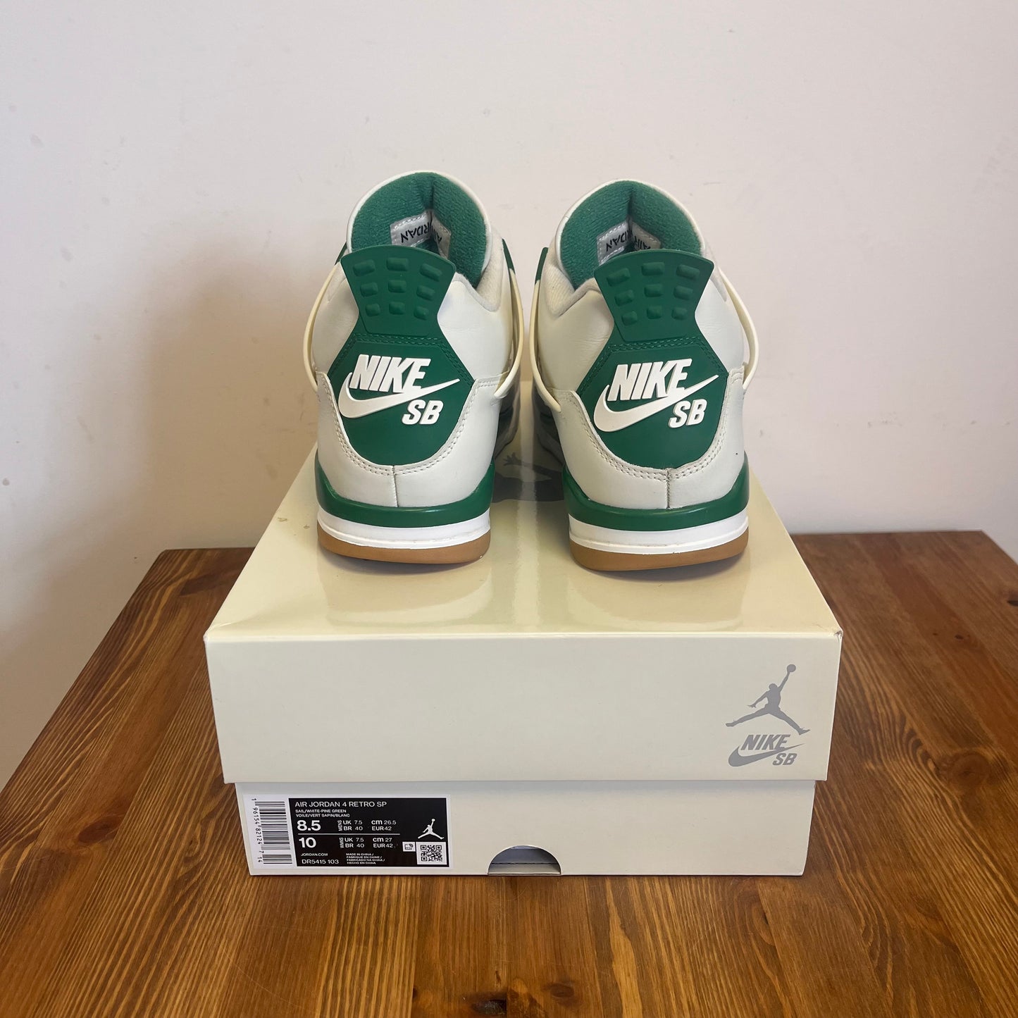 AIR JORDAN 4 SB PINE GREEN UK7.5 (USED)