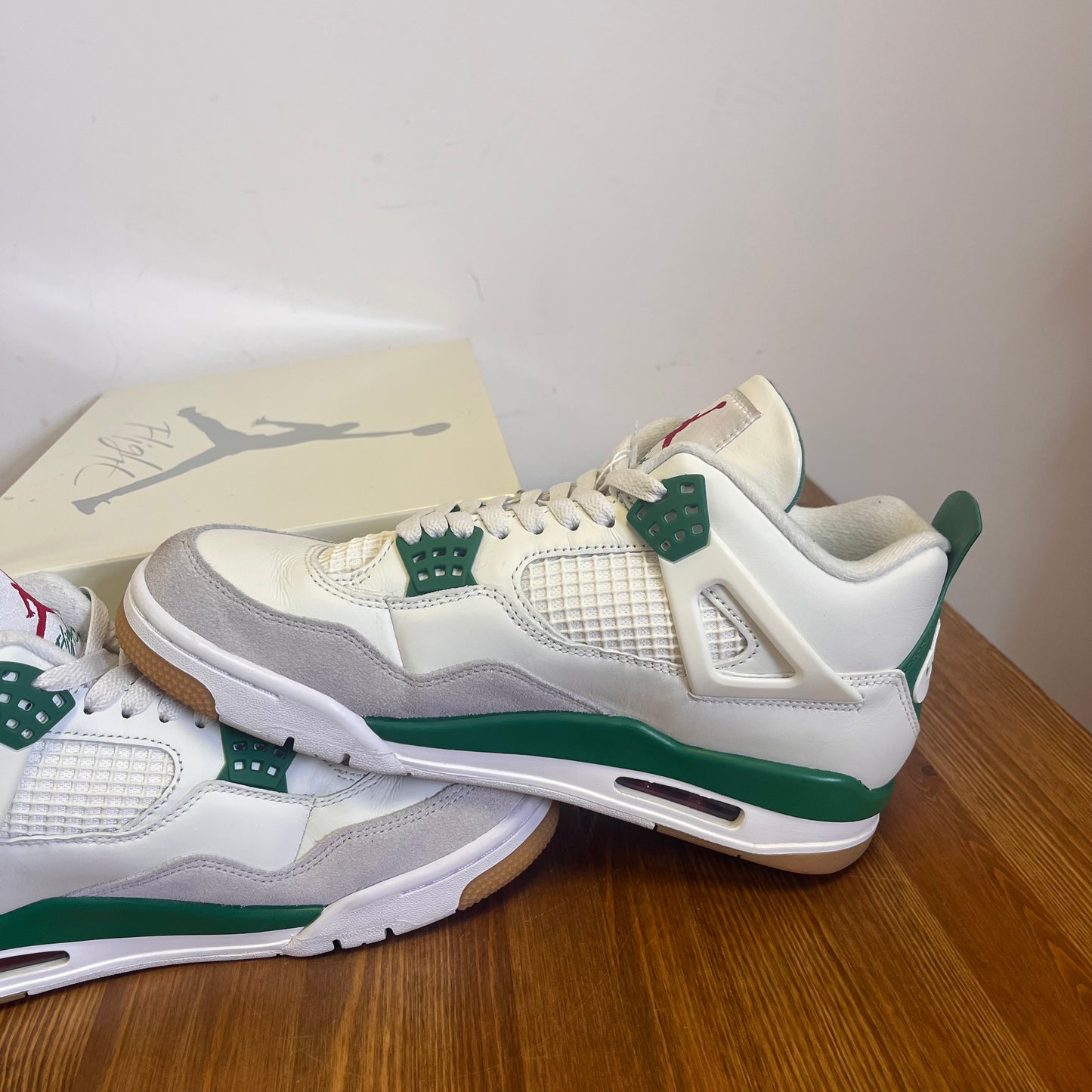 AIR JORDAN 4 SB PINE GREEN UK7.5 (USED)