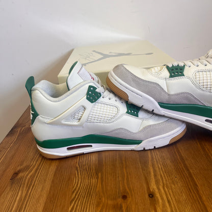 AIR JORDAN 4 SB PINE GREEN UK7.5 (USED)