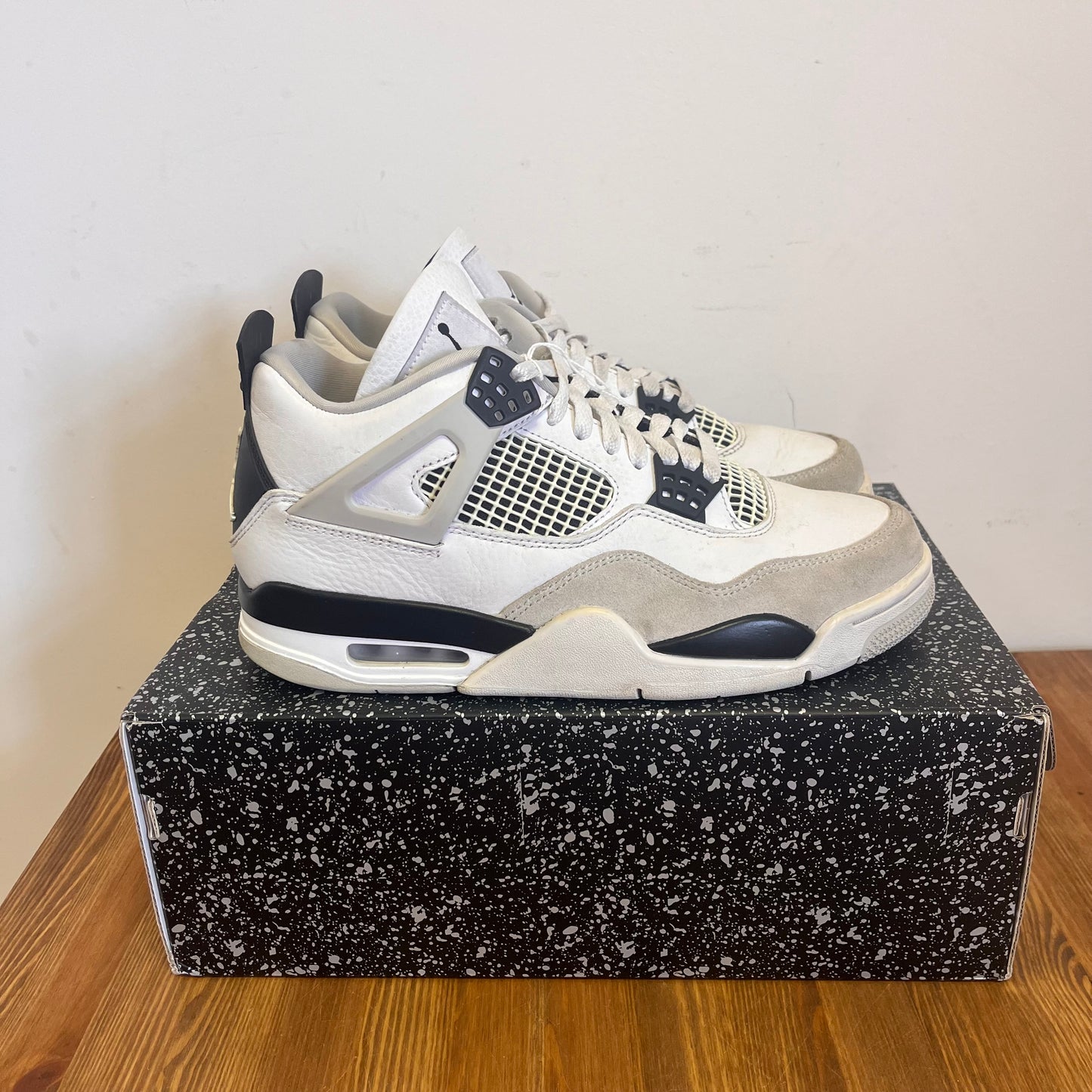 AIR JORDAN 4 MILITARY BLACK UK7 (USED)