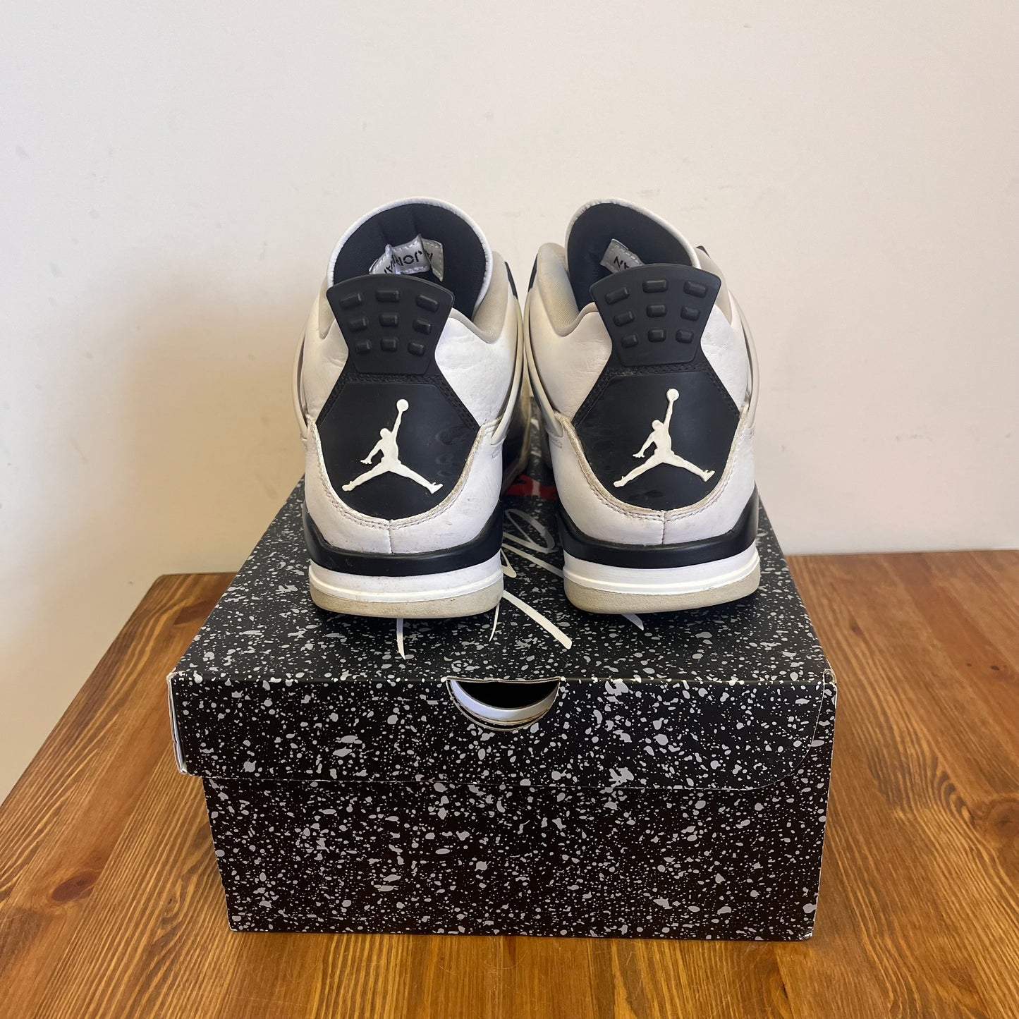 AIR JORDAN 4 MILITARY BLACK UK7 (USED)