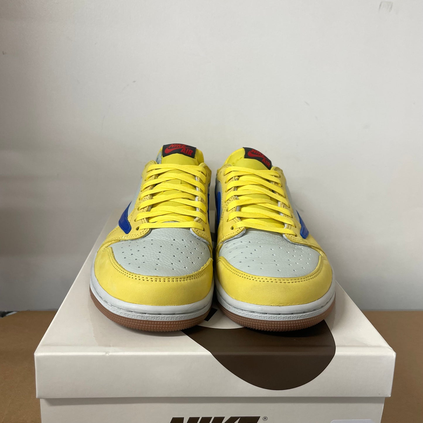 AIR JORDAN 1 LOW TRAVIS SCOTT CANARY (W) UK9 (USED)