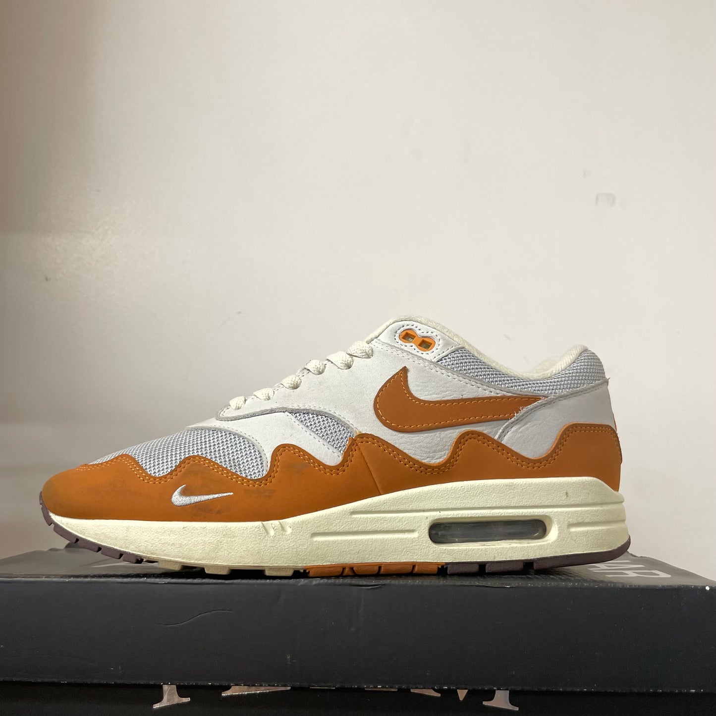 NIKE AIR MAX 1 PATTA MONARCH UK9 (USED)