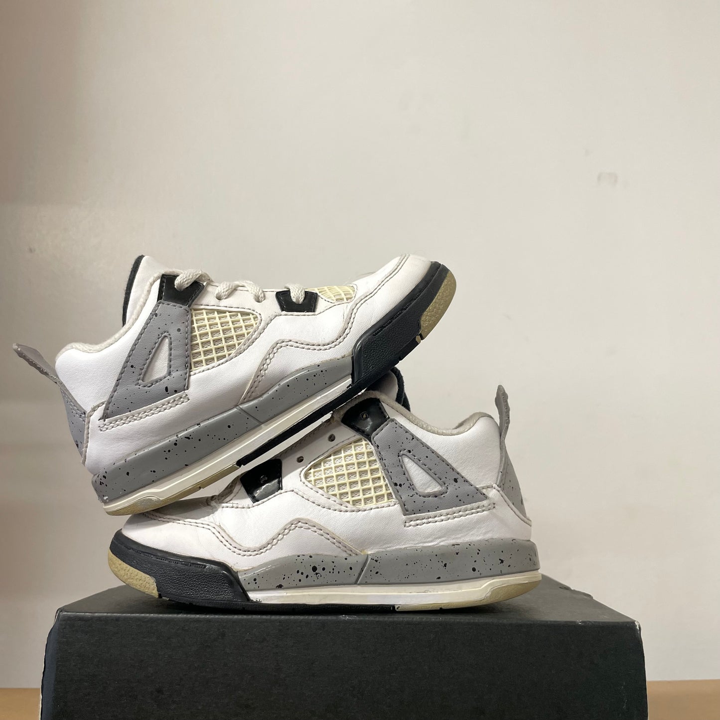 AIR JORDAN 4 WHITE CEMENT (TD) UK8.5 (USED)