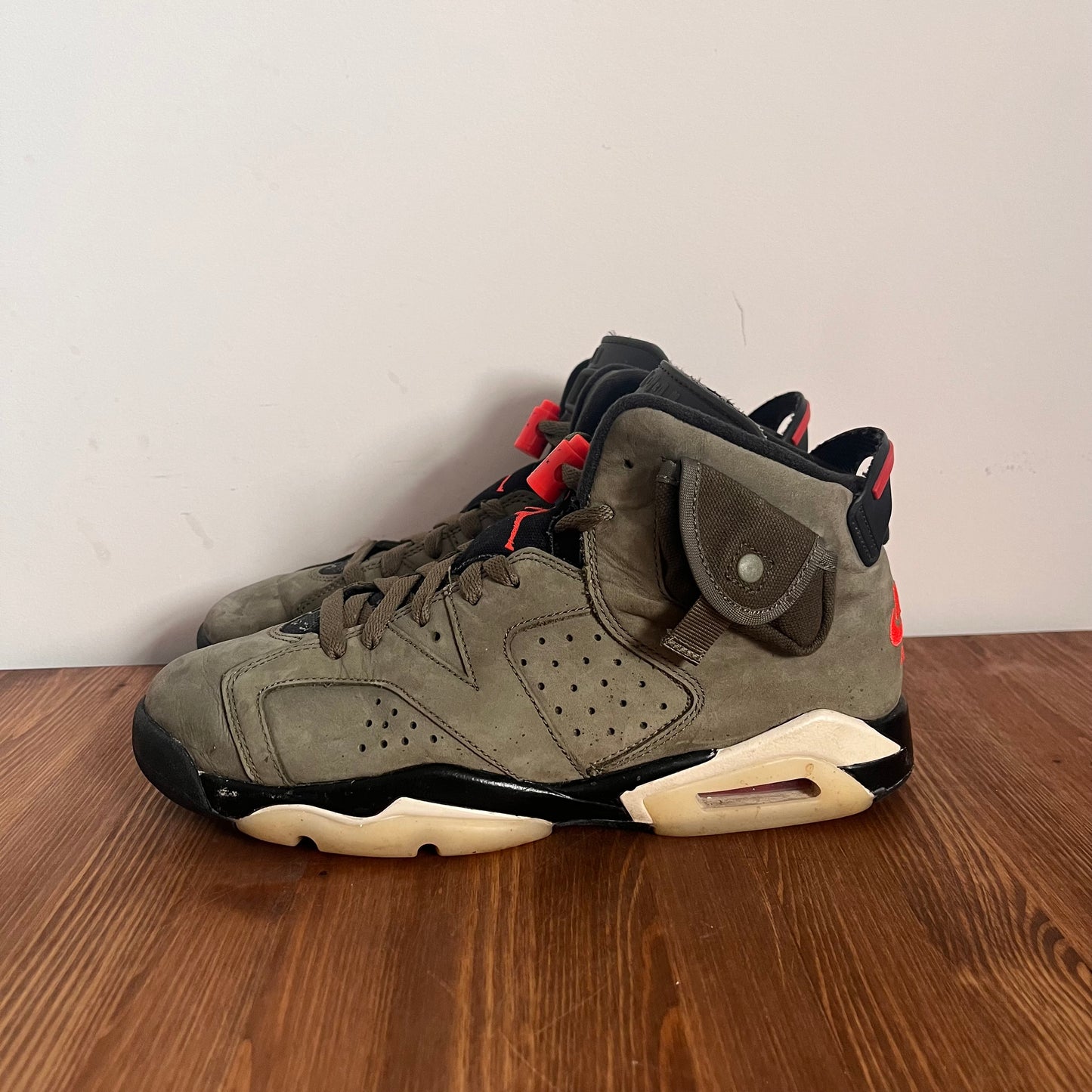 AIR JORDAN 6 TRAVIS SCOTT OLIVE (GS) UK6 (USED)