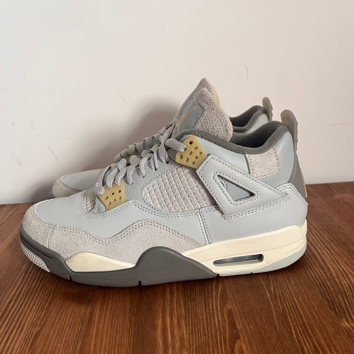 AIR JORDAN 4 CRAFT PHOTON DUST UK6 (USED)