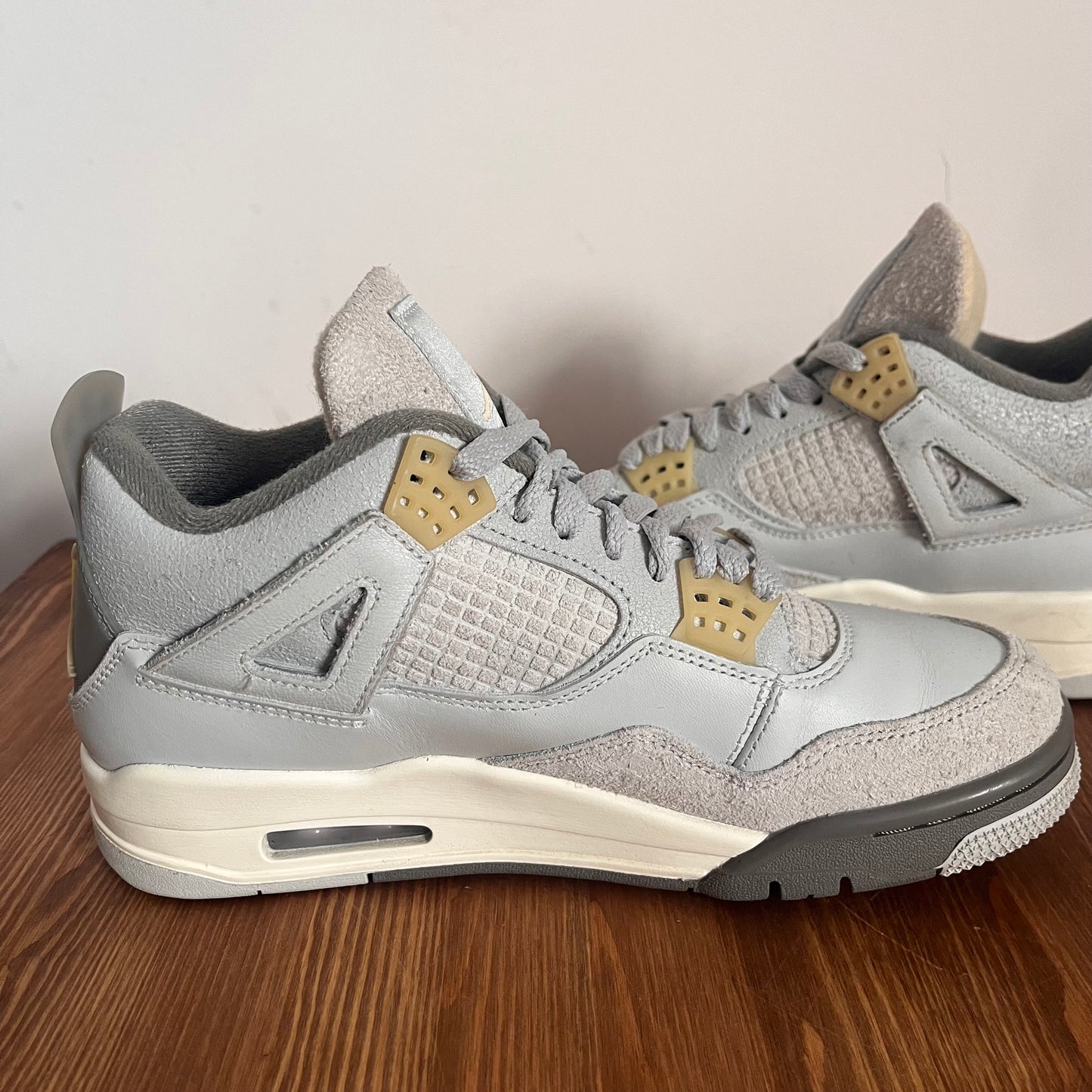 AIR JORDAN 4 CRAFT PHOTON DUST UK6 (USED)