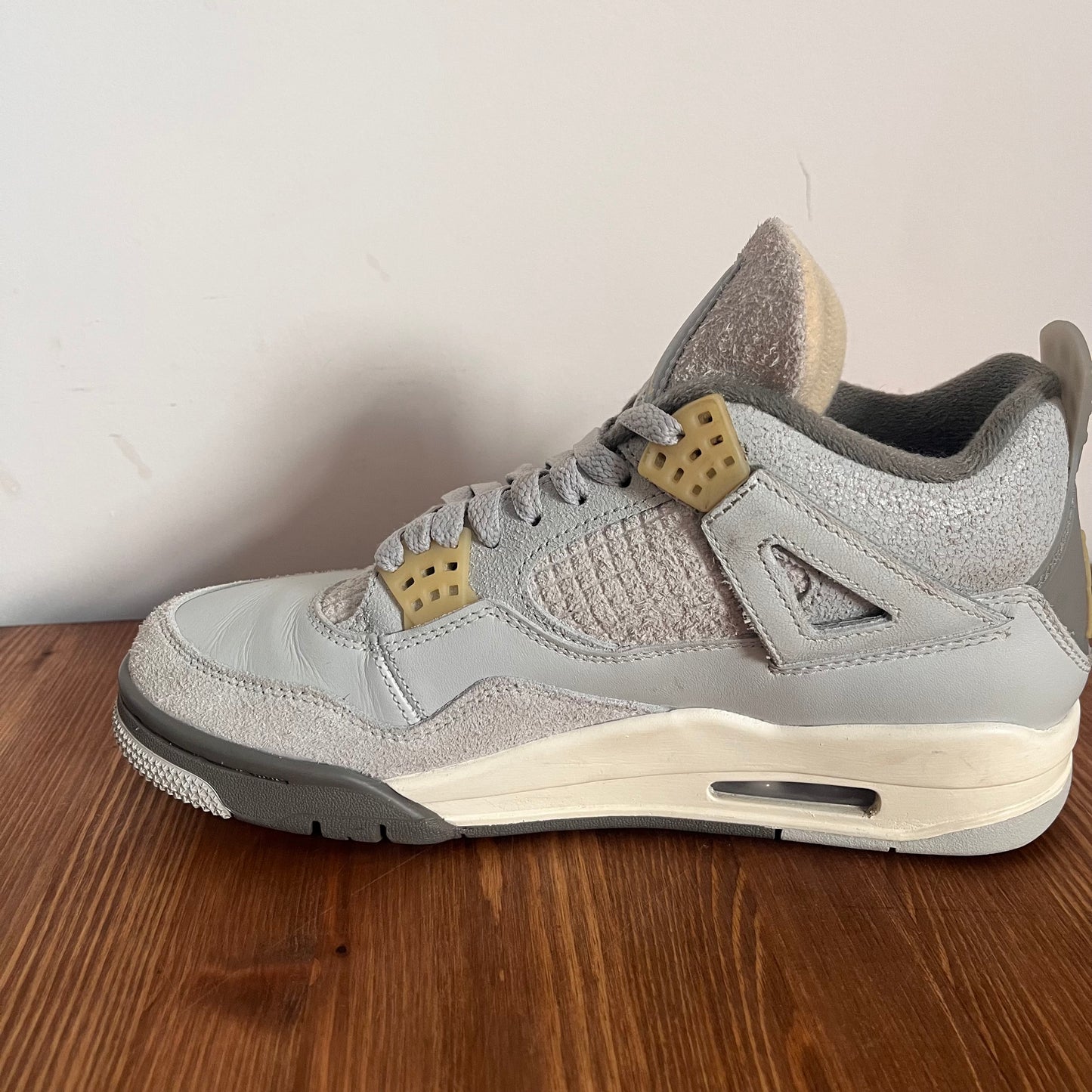 AIR JORDAN 4 CRAFT PHOTON DUST UK6 (USED)