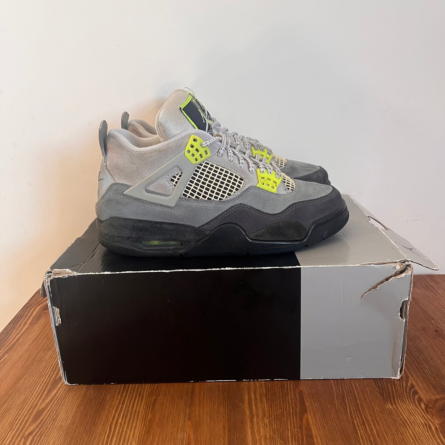 AIR JORDAN 4 NEON 95 UK6 (USED)