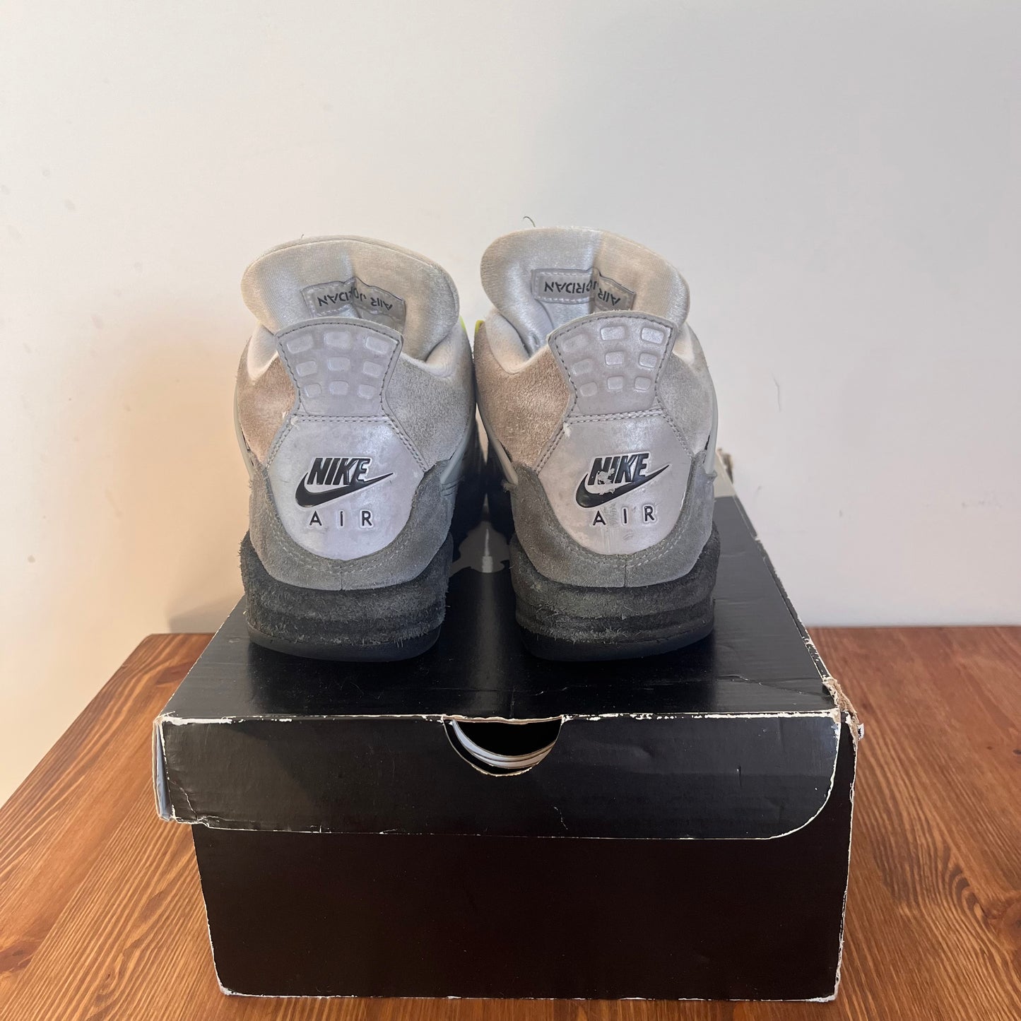 AIR JORDAN 4 NEON 95 UK6 (USED)