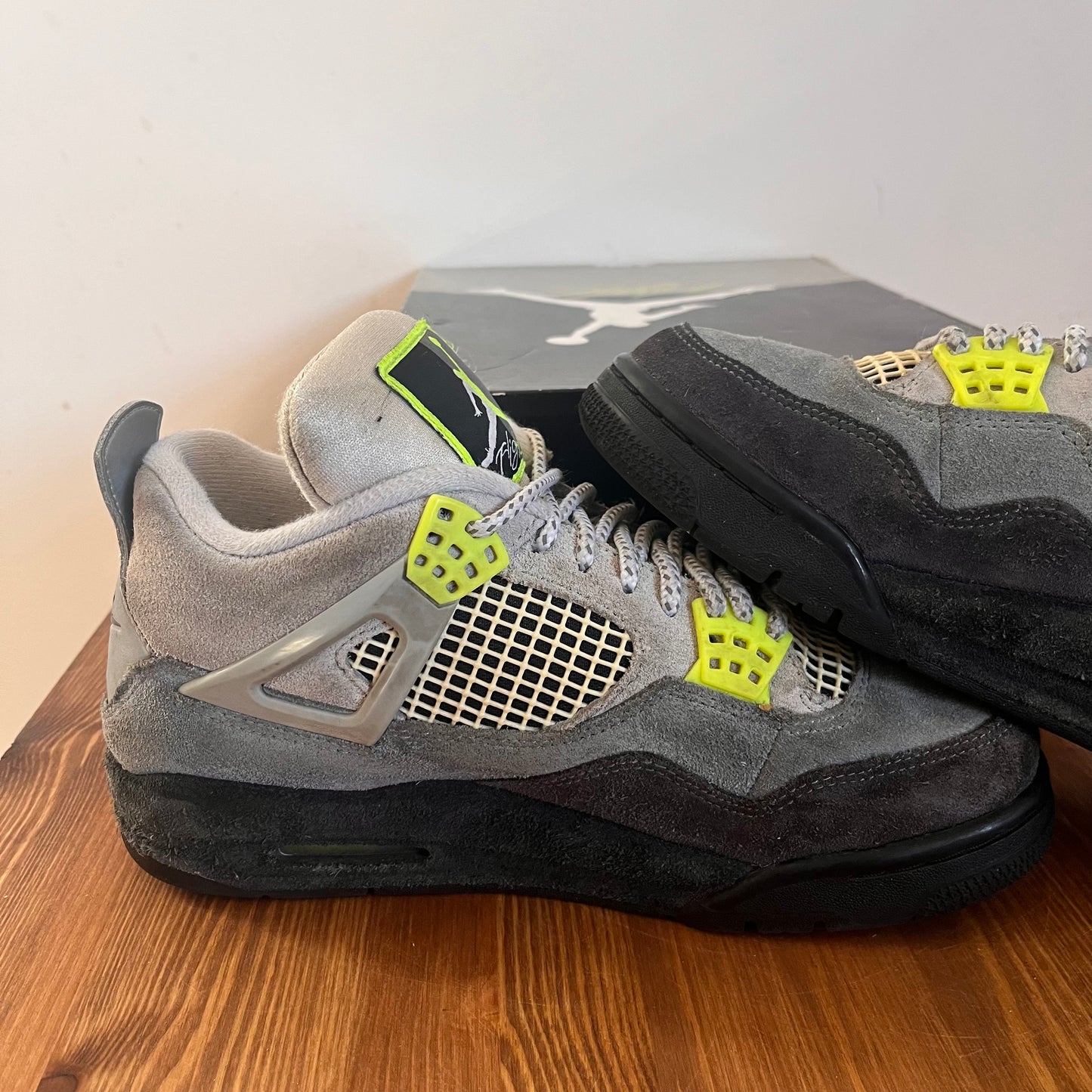 AIR JORDAN 4 NEON 95 UK6 (USED)