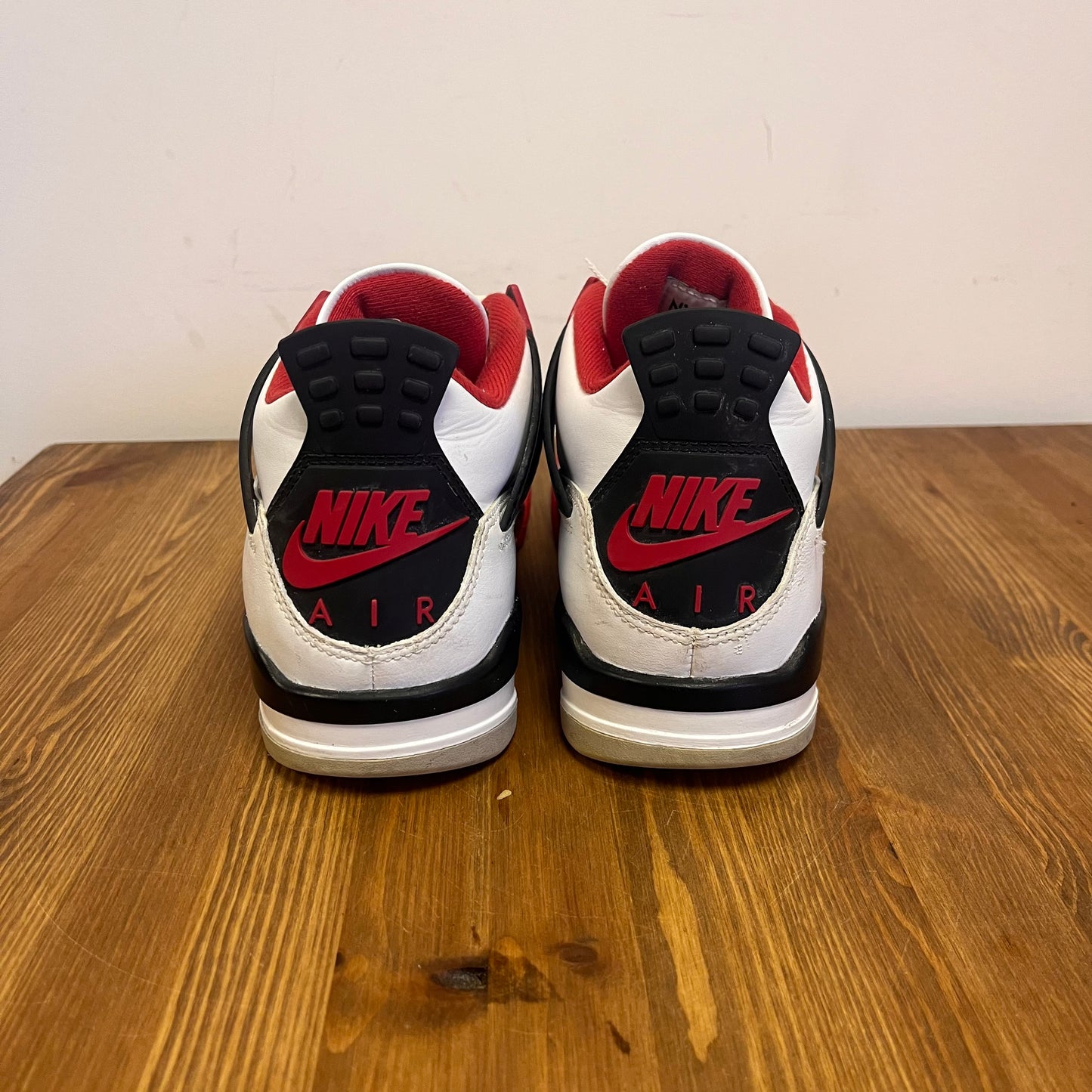 AIR JORDAN 4 FIRE RED 2020 UK6.5 (USED)