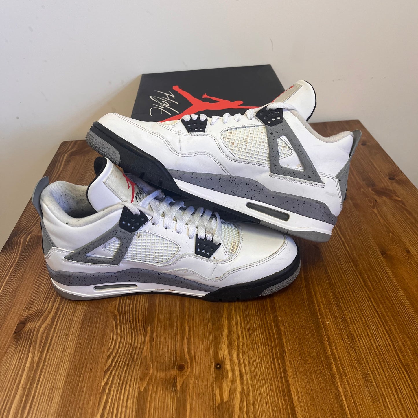 AIR JORDAN 4 WHITE CEMENT 2012 UK9 (USED)