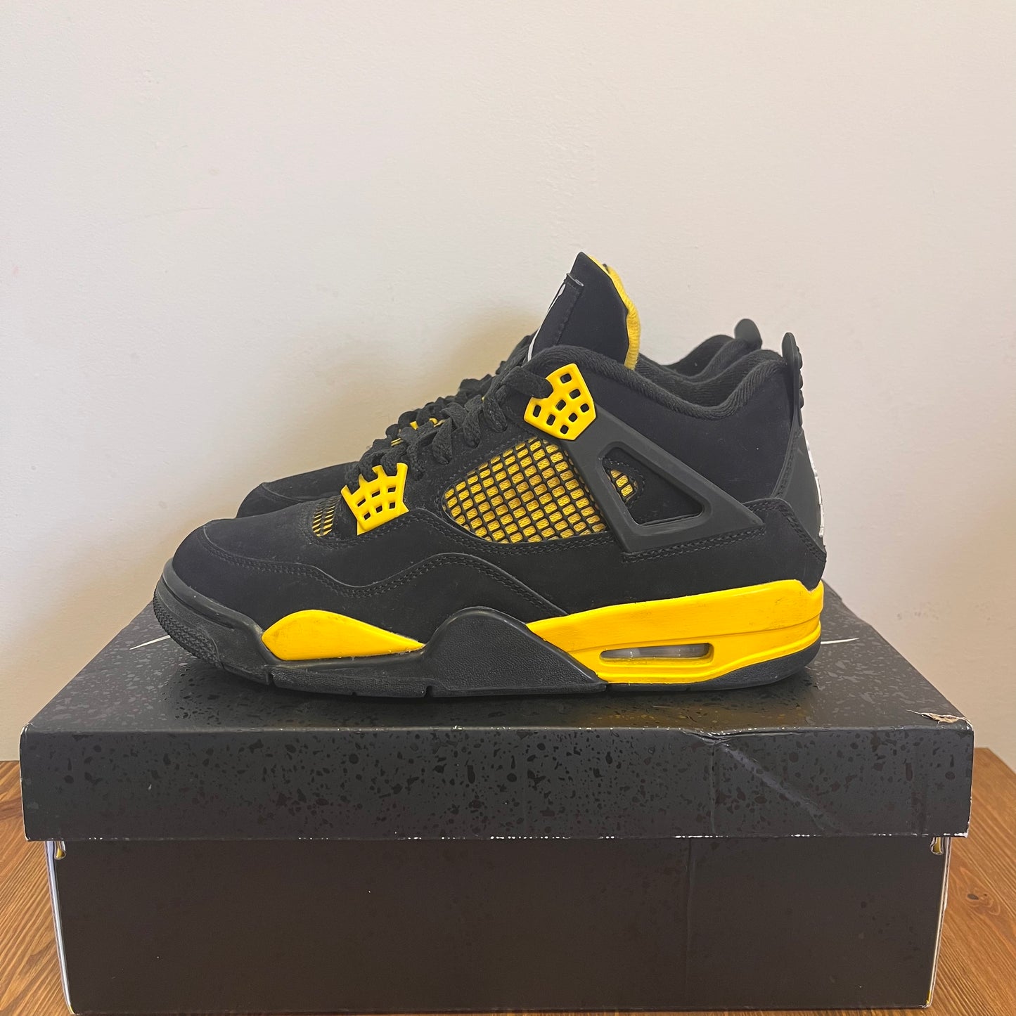 AIR JORDAN 4 YELLOW THUNDER UK6.5 (USED)