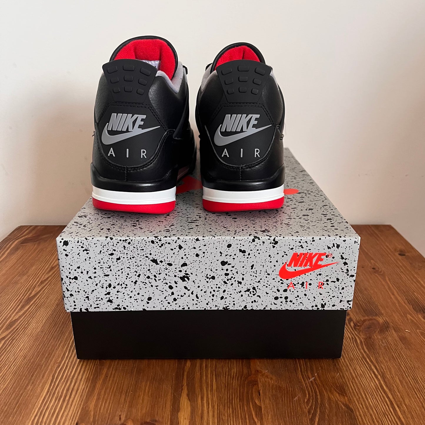 AIR JORDAN 4 BRED REIMAGINED UK7.5 (USED)