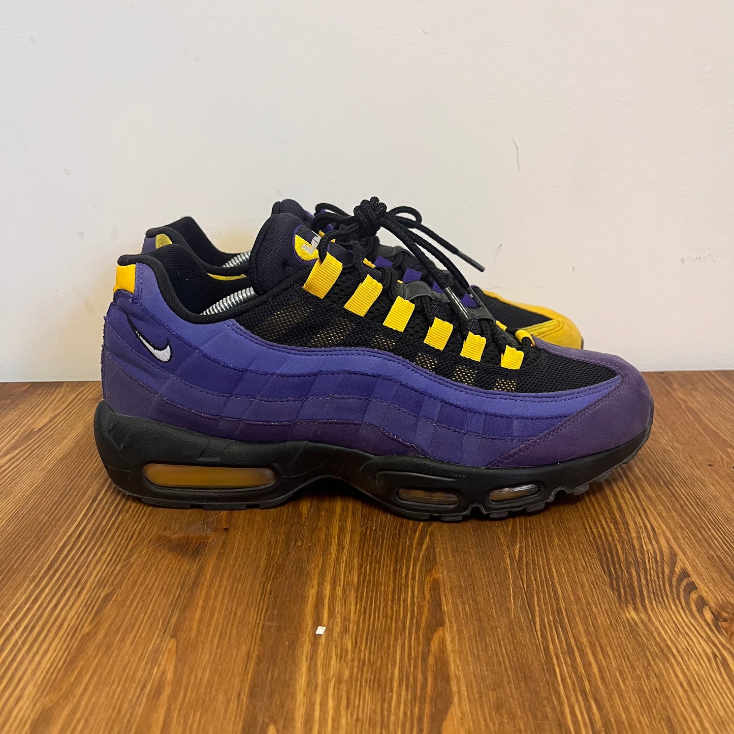 NIKE AIR MAX 95 LEBRON LAKERS UK9 (USED)