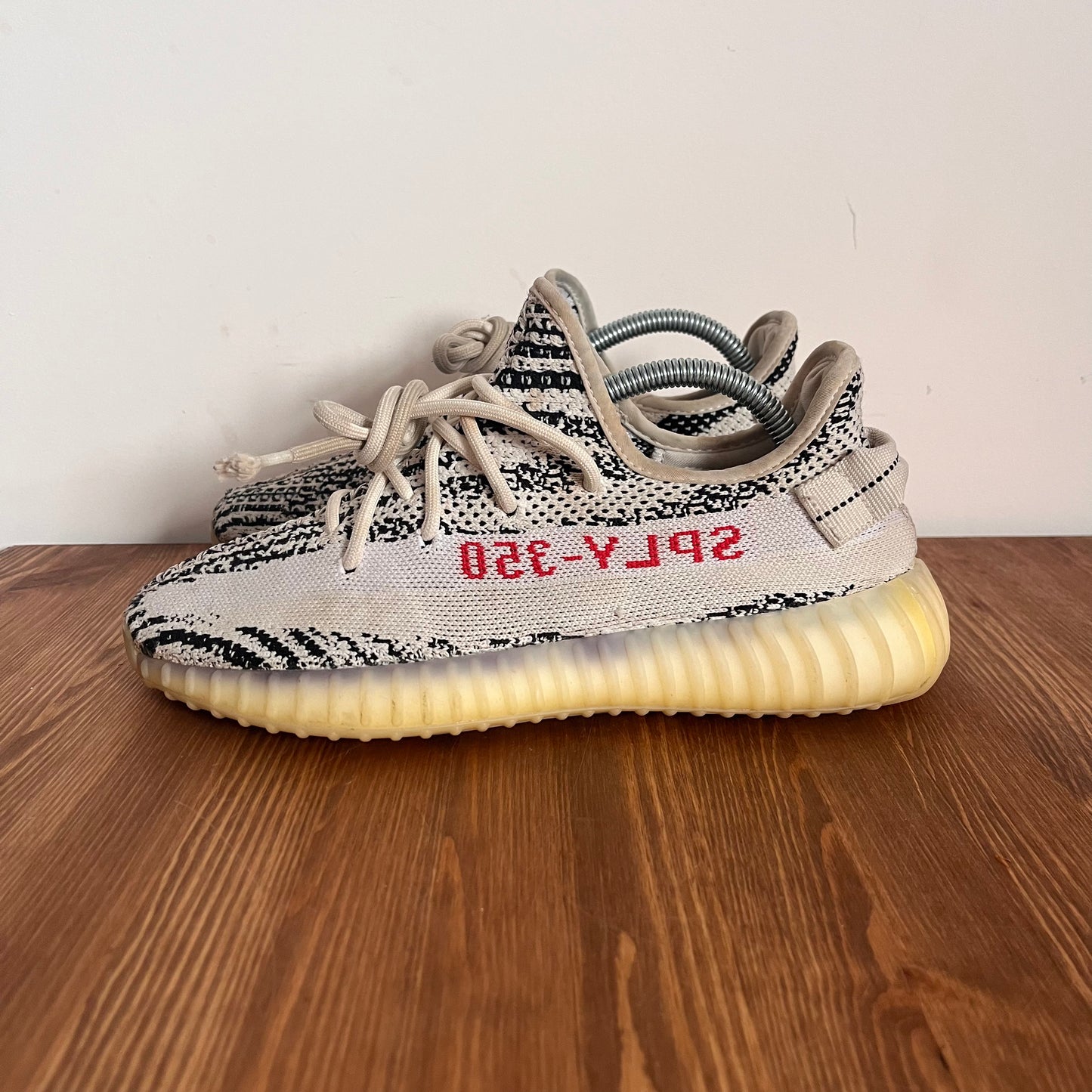 YEEZY BOOST 350 V2 ZEBRA UK7 (USED)