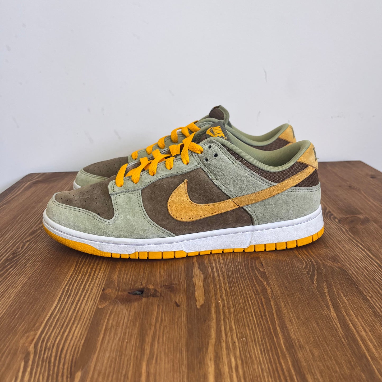 NIKE DUNK LOW DUSTY OLIVE UK9 (USED)