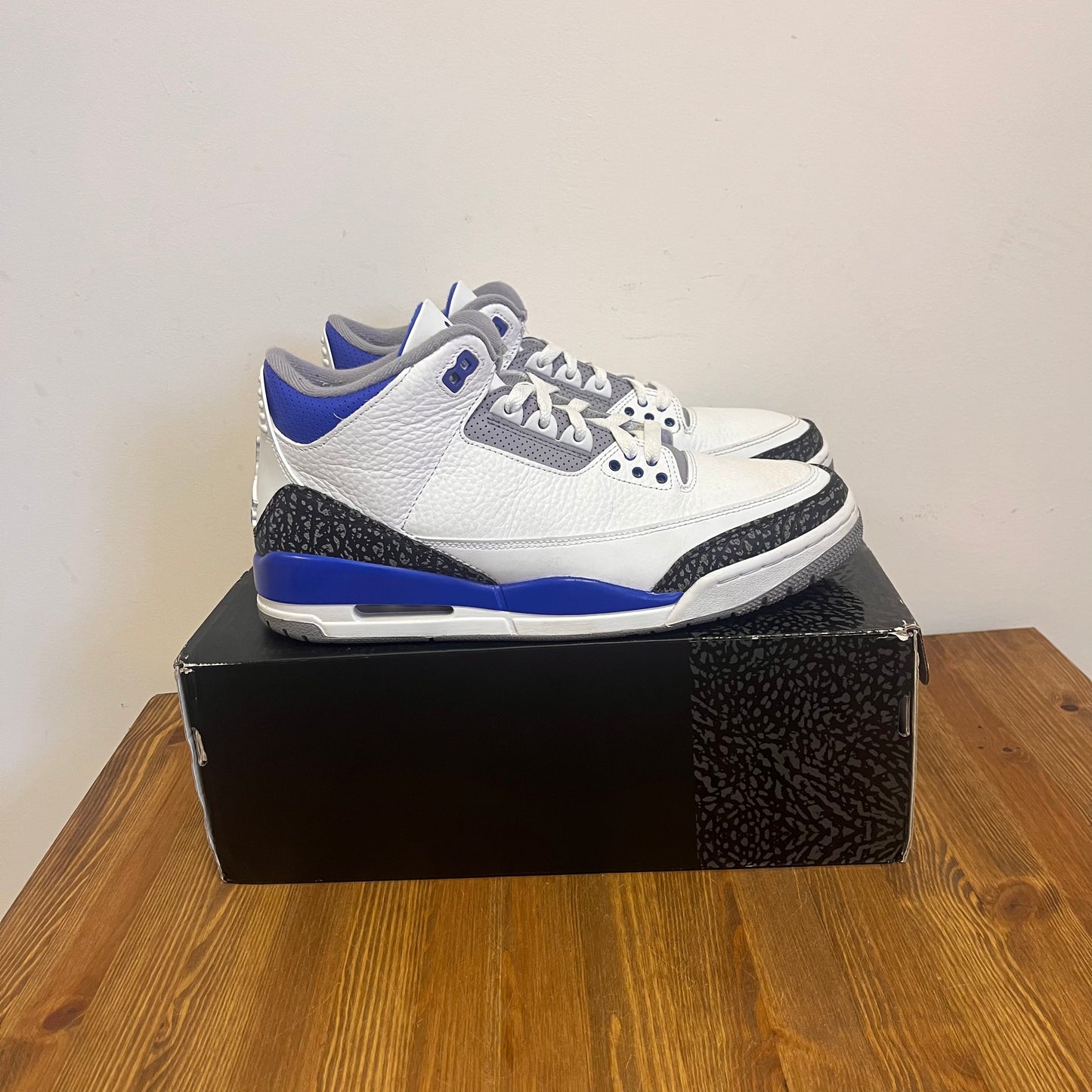 AIR JORDAN 3 RACER BLUE UK9 (USED)