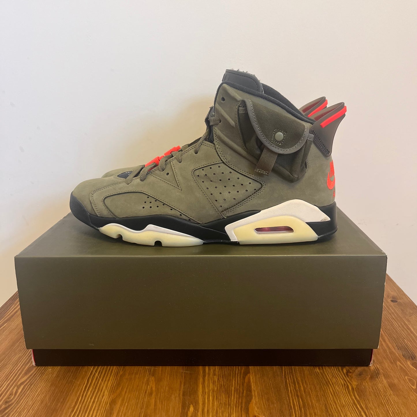 AIR JORDAN 6 TRAVIS SCOTT OLIVE UK12 (USED)