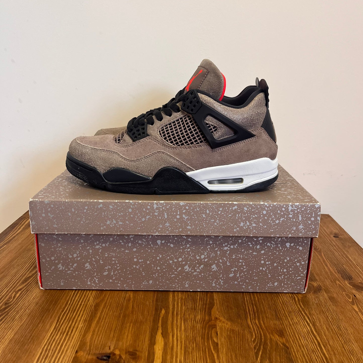 AIR JORDAN 4 TAUPE HAZE UK7.5 (USED)