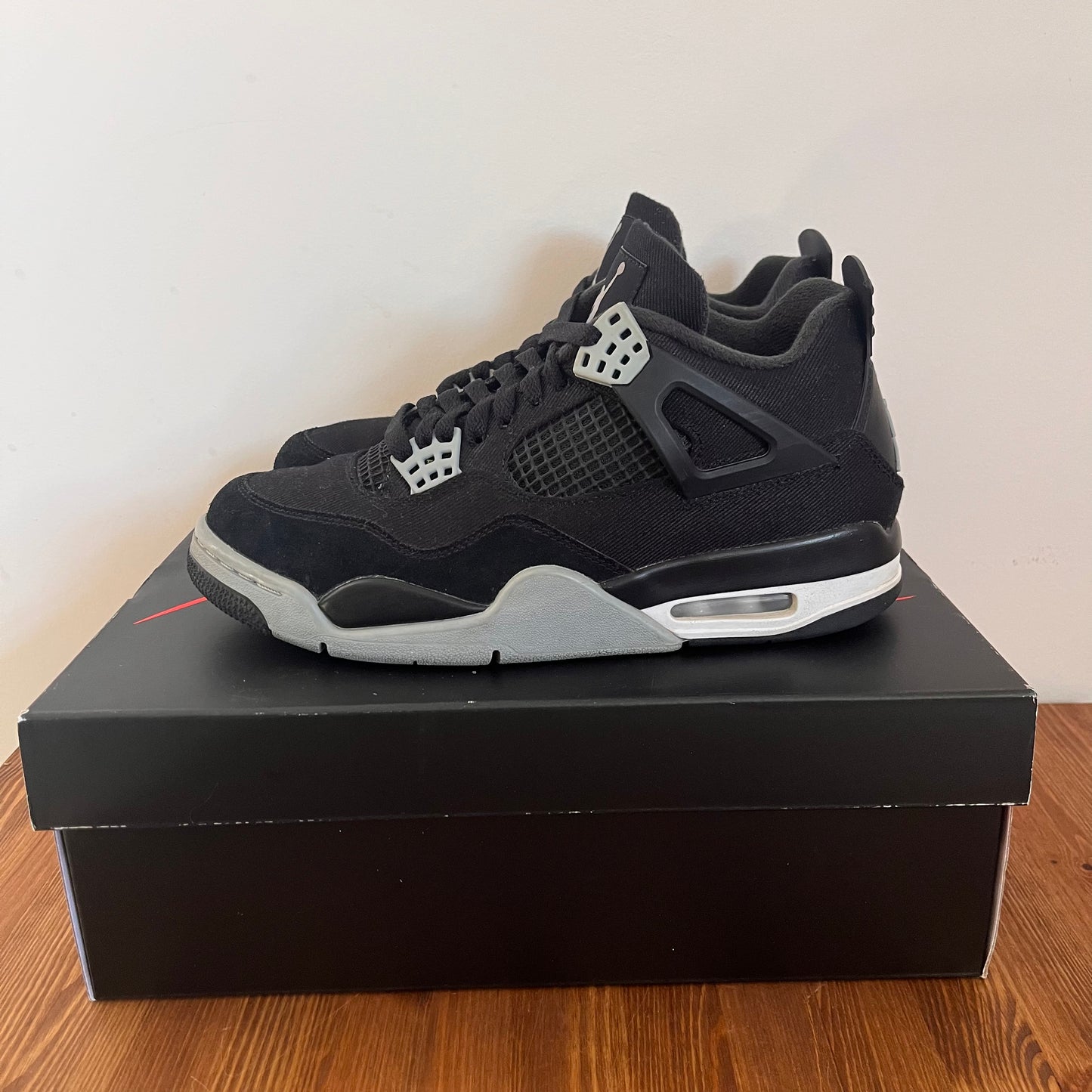 AIR JORDAN 4 BLACK CANVAS UK7 (USED)