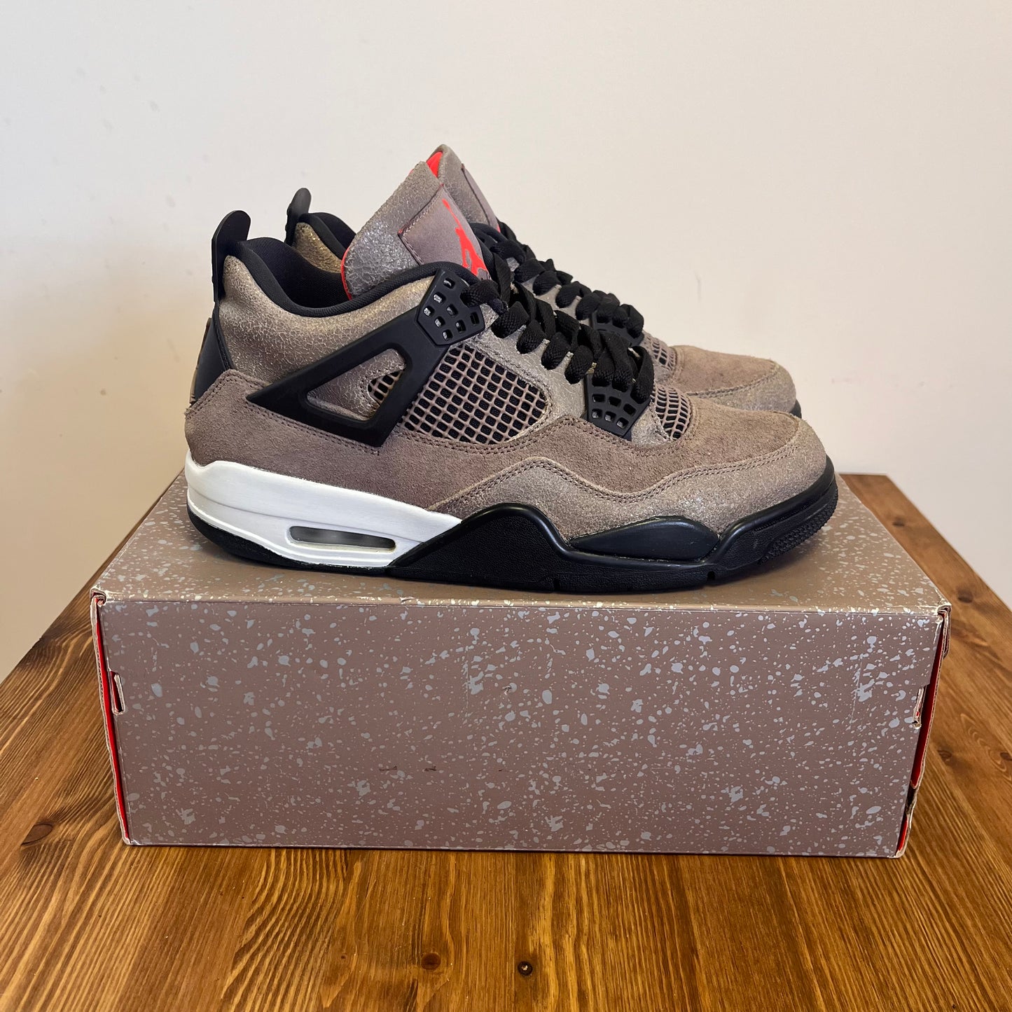 AIR JORDAN 4 TAUPE HAZE UK7.5 (USED)