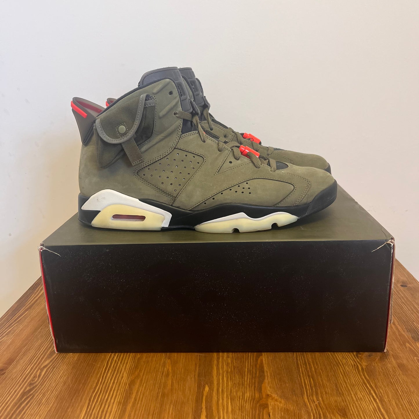 AIR JORDAN 6 TRAVIS SCOTT OLIVE UK12 (USED)