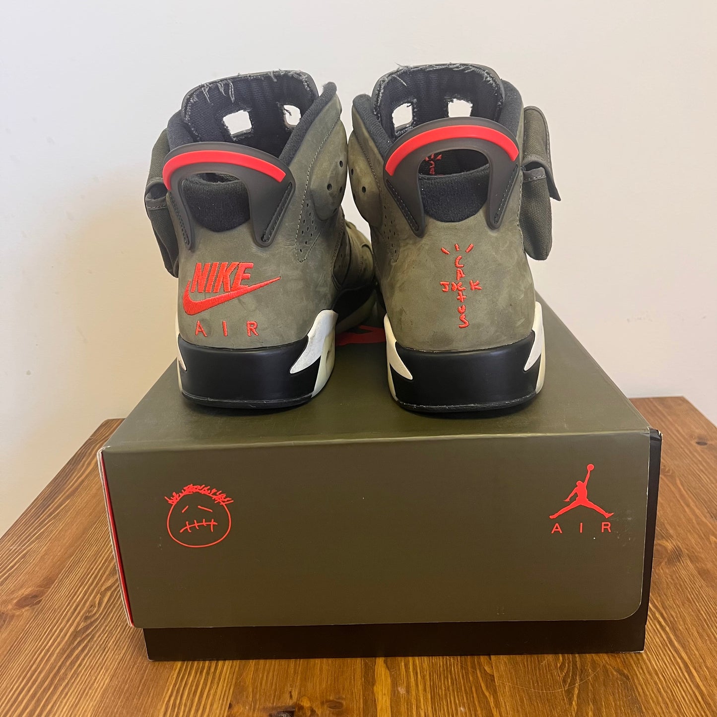 AIR JORDAN 6 TRAVIS SCOTT OLIVE UK12 (USED)