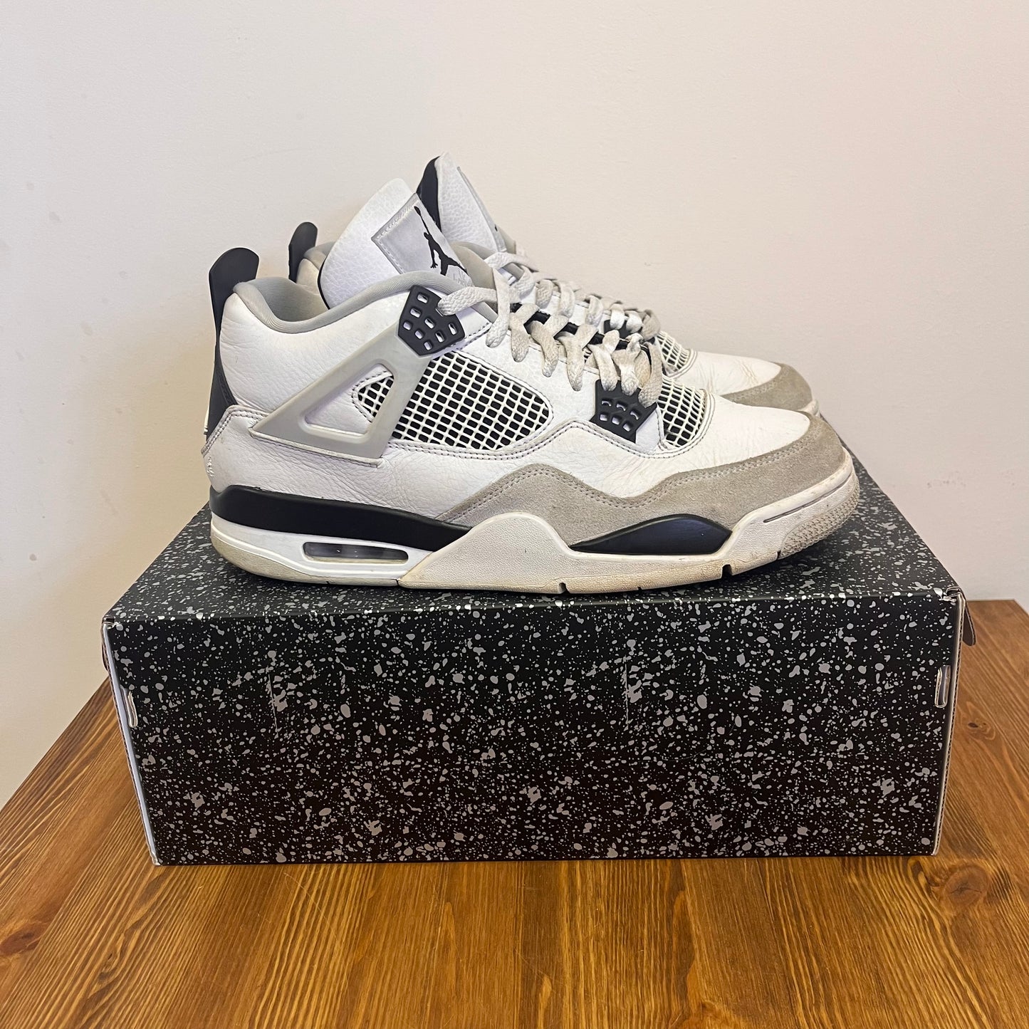 AIR JORDAN 4 MILITARY BLACK UK10.5 (USED)