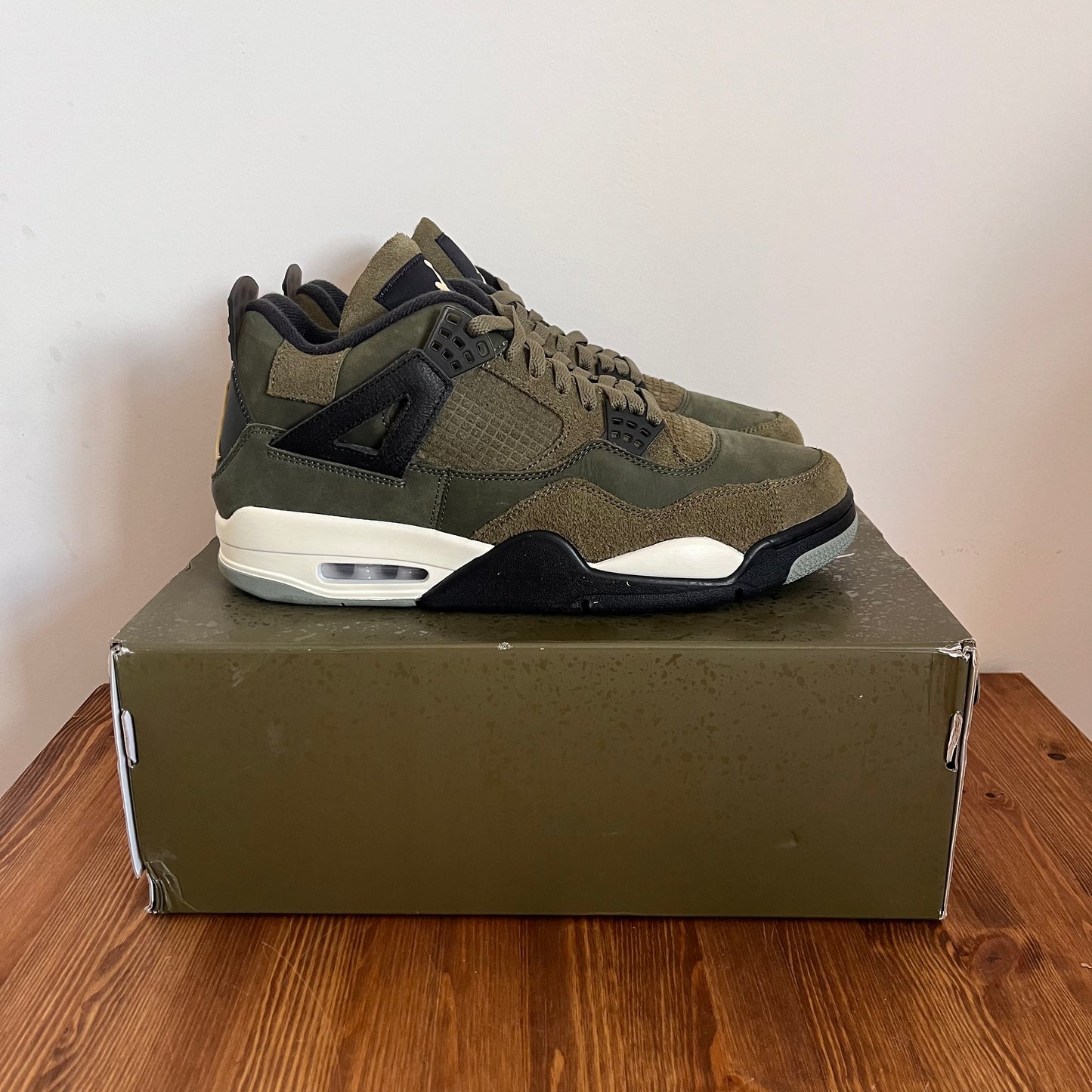 AIR JORDAN 4 OLIVE CRAFT UK9.5 (NEW)