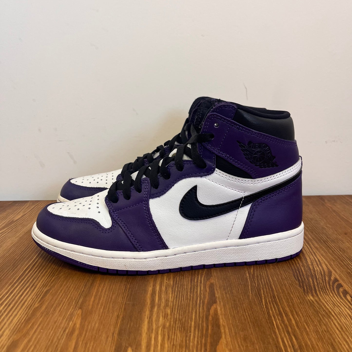 AIR JORDAN 1 HIGH COURT PURPLE UK7 (USED)