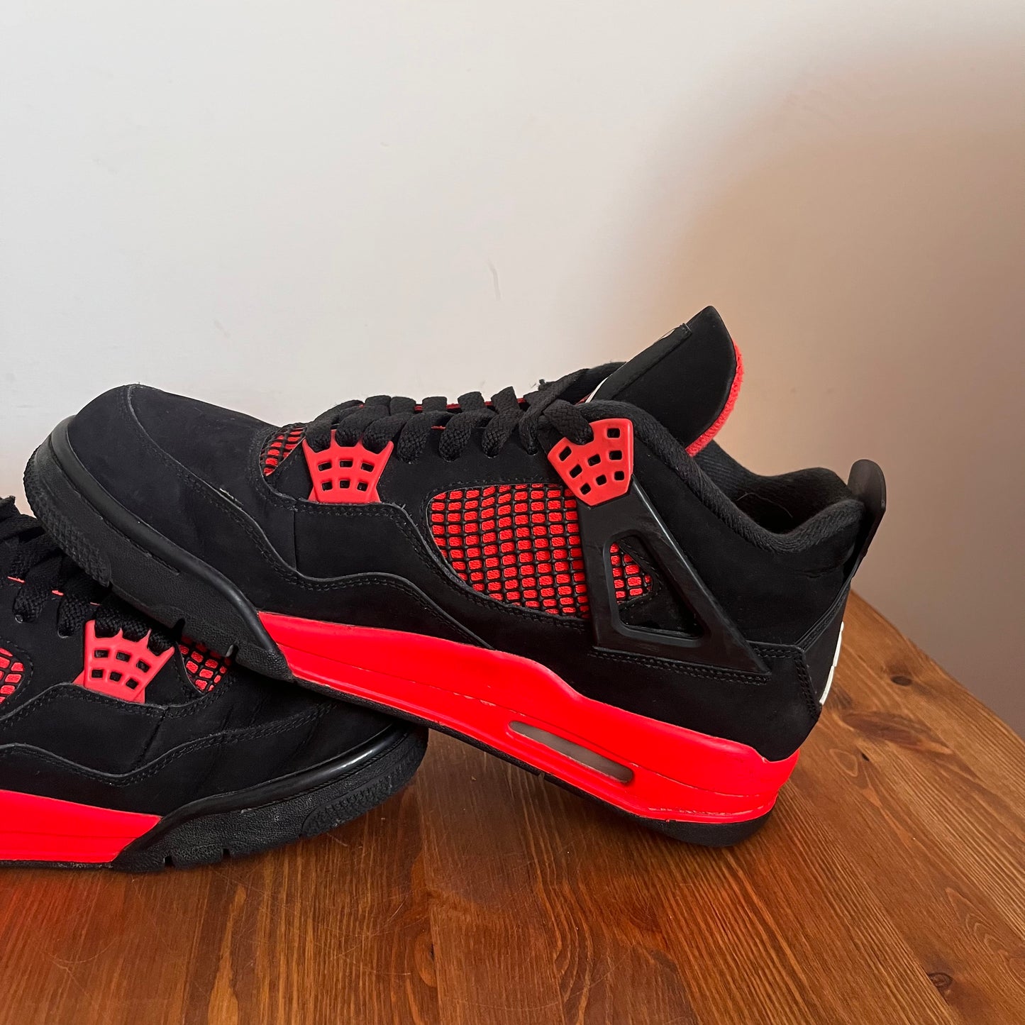 AIR JORDAN 4 RED THUNDER UK8 (USED)