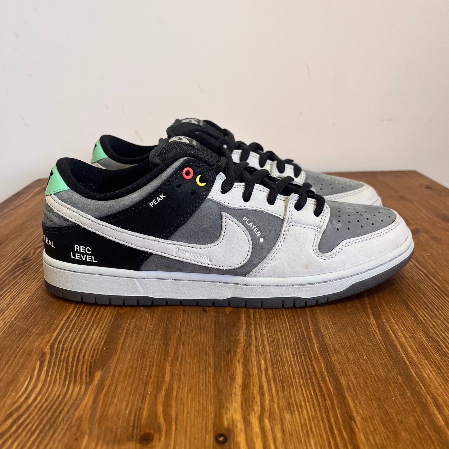 NIKE DUNK LOW SB VX1000 UK9 (USED)