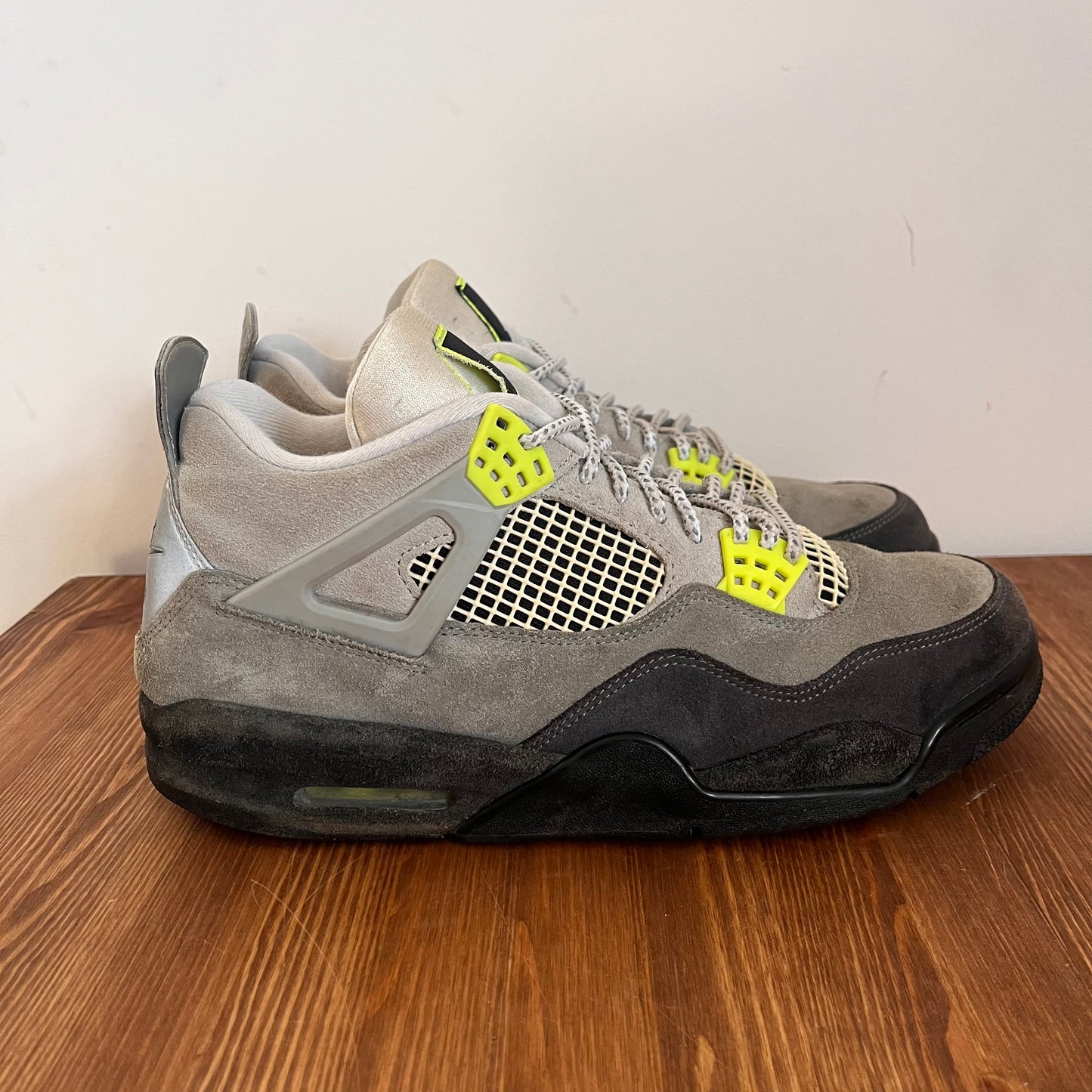 AIR JORDAN 4 NEON 95 UK10 (USED)