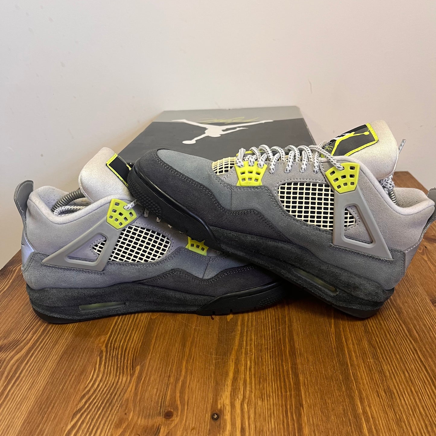 AIR JORDAN 4 NEON 95 UK7 (USED)