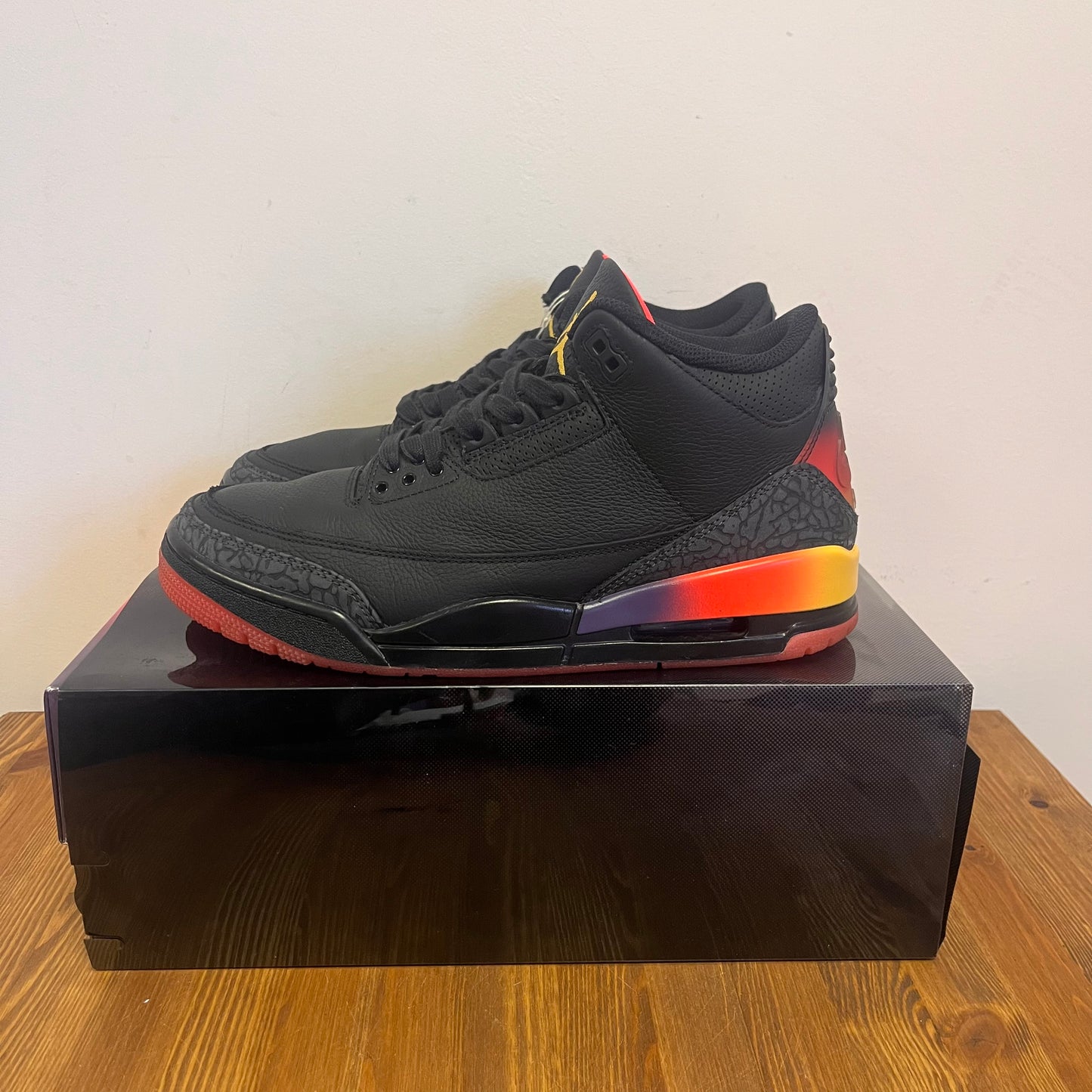 AIR JORDAN 3 J BALVIN RIO UK8.5 (USED)