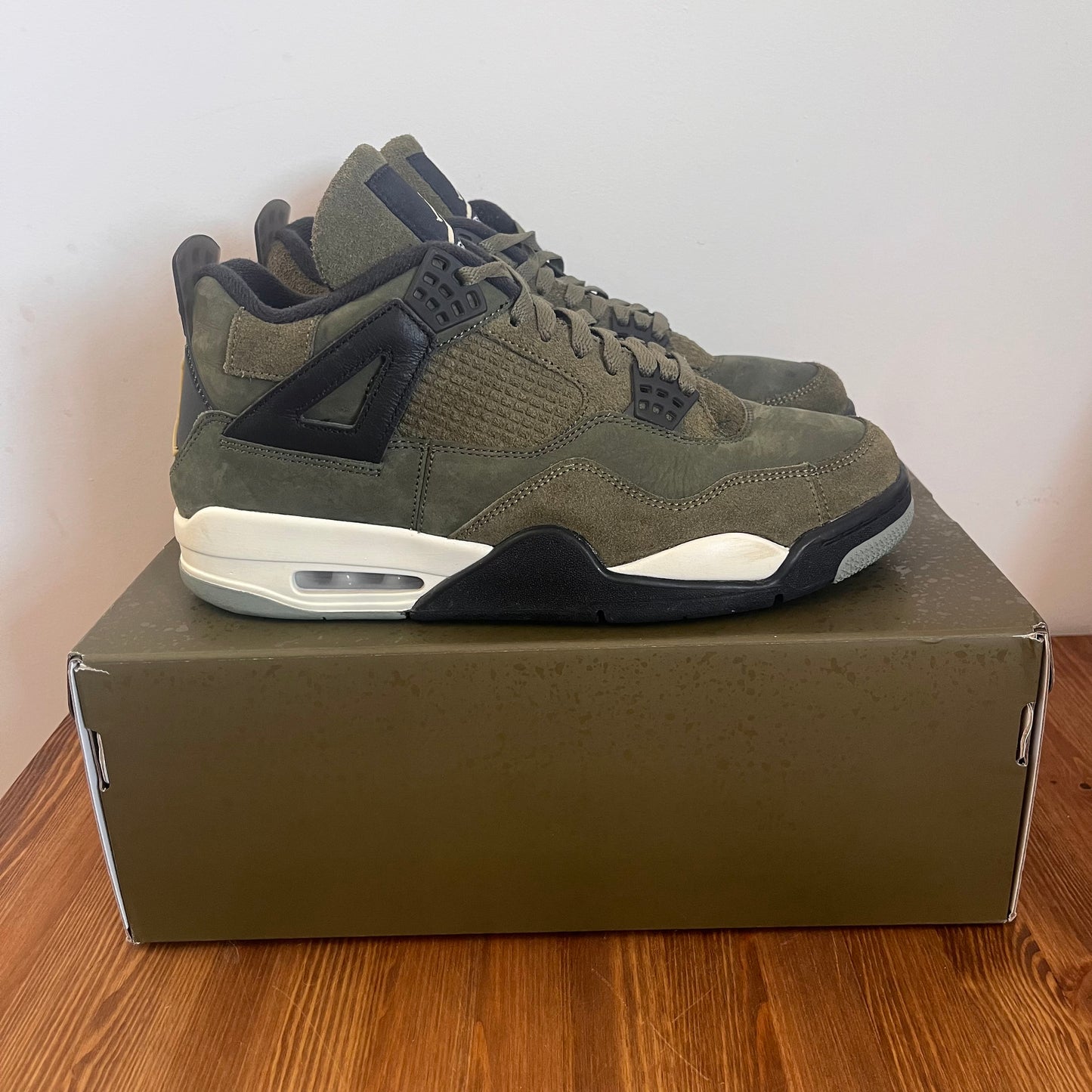 AIR JORDAN 4 CRAFT OLIVE UK9 (USED)