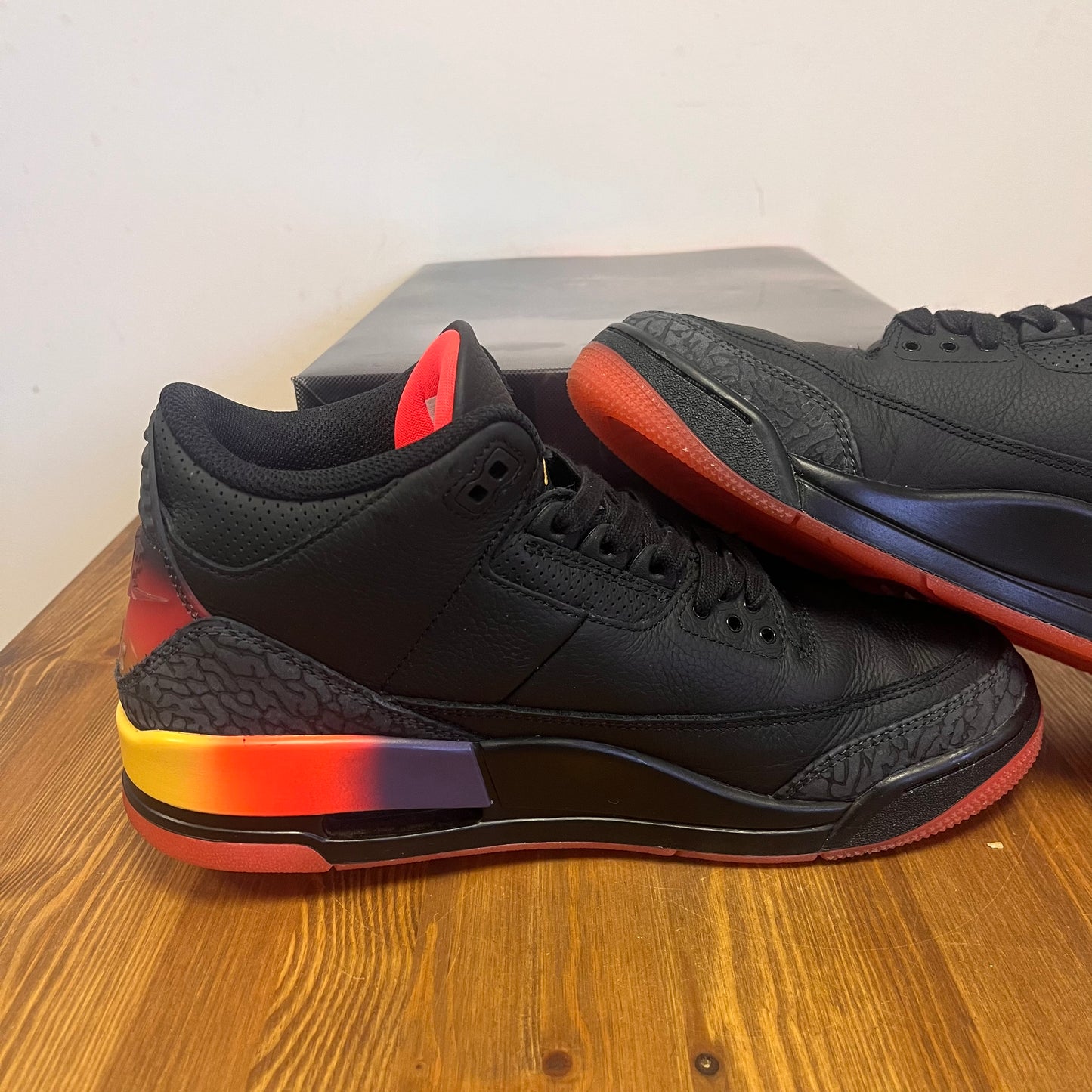 AIR JORDAN 3 J BALVIN RIO UK8.5 (USED)