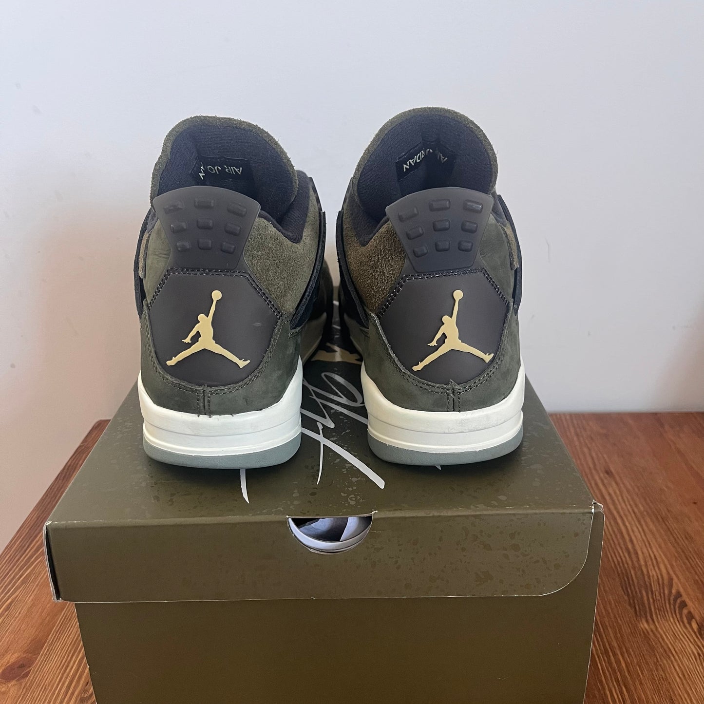 AIR JORDAN 4 CRAFT OLIVE UK9 (USED)