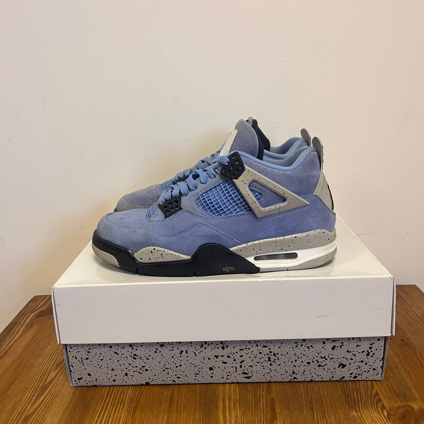 AIR JORDAN 4 UNIVERSITY BLUE UK7 (USED)