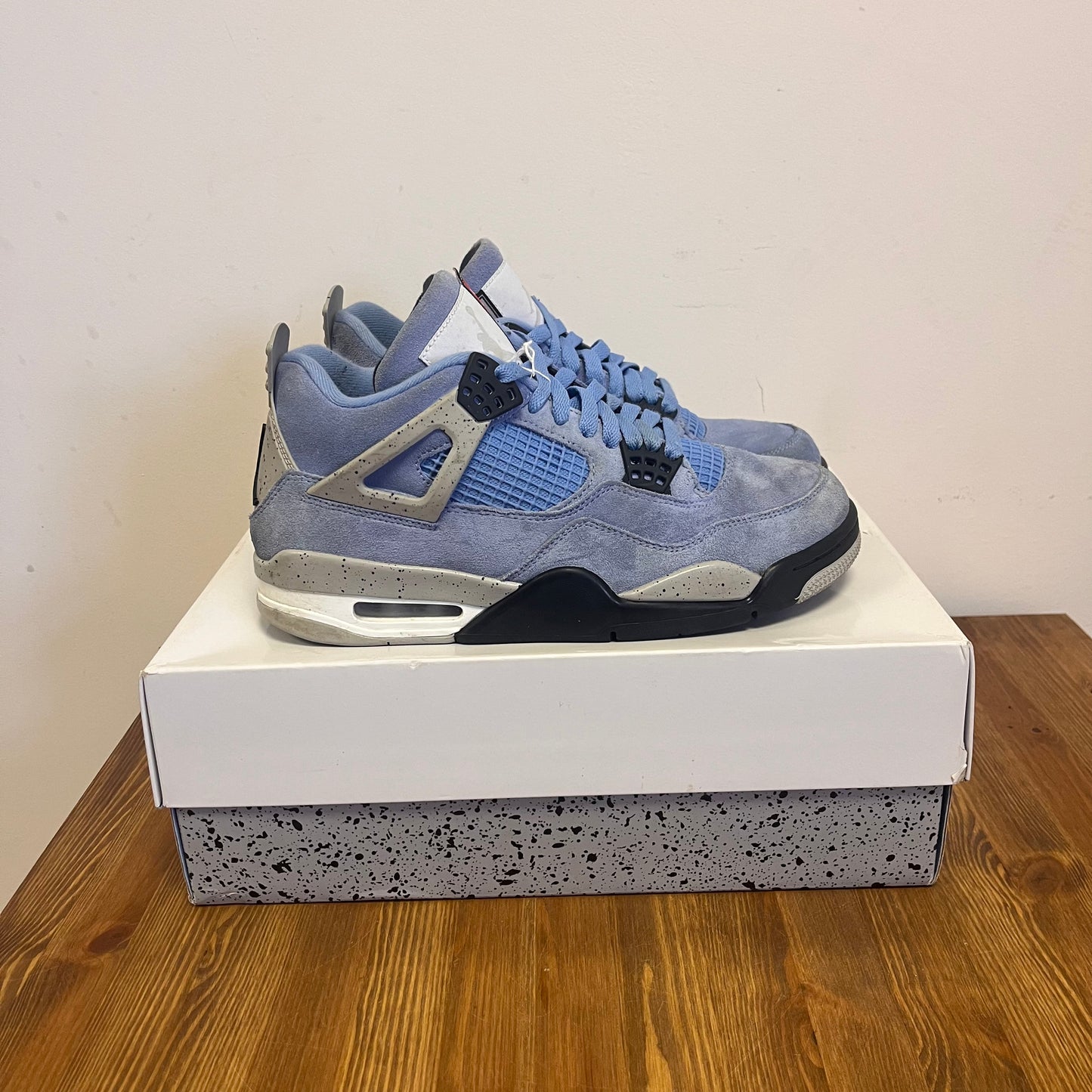 AIR JORDAN 4 UNIVERSITY BLUE UK7 (USED)