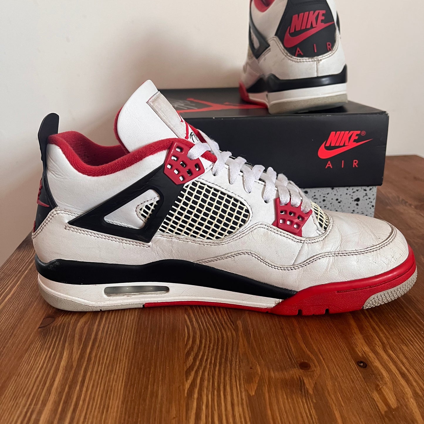 AIR JORDAN 4 FIRE RED 2020 UK10 (USED)