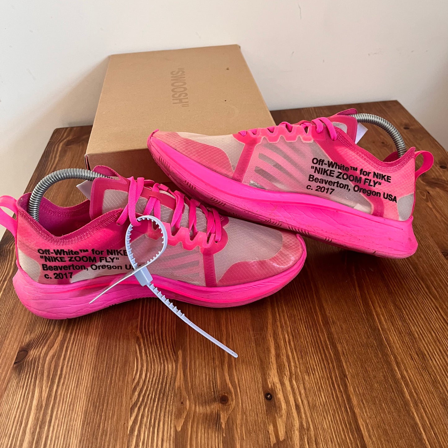 OFF WHITE X NIKE AIR ZOOM FLY PINK UK7.5 (USED)