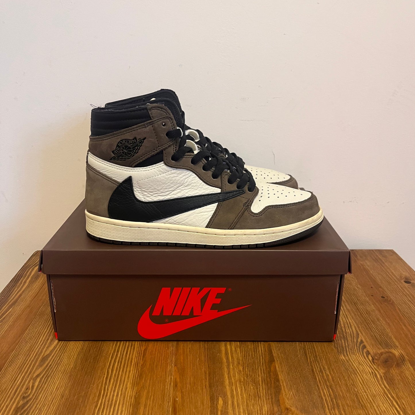 AIR JORDAN 1 HIGH TRAVIS SCOTT MOCHA UK7 (USED)