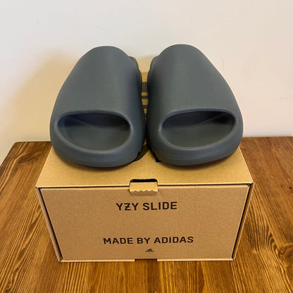 YEEZY SLIDE SLATE MARINE UK8 (USED)